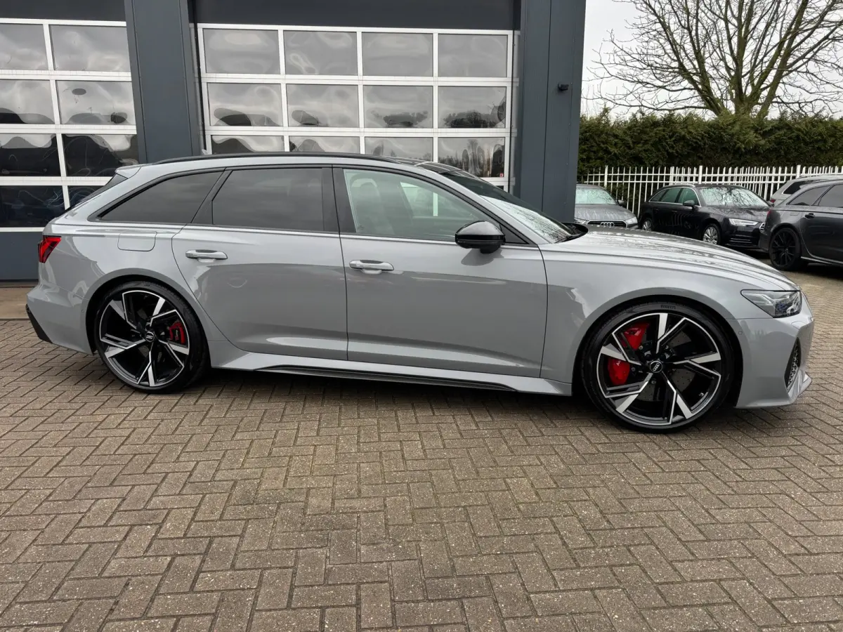 4.0 TFSI quattro Dynamic Plus / Pano / Night Vision / B&O 3D / Softclose / Keramisch / Carbon Pakket / Alcantara .