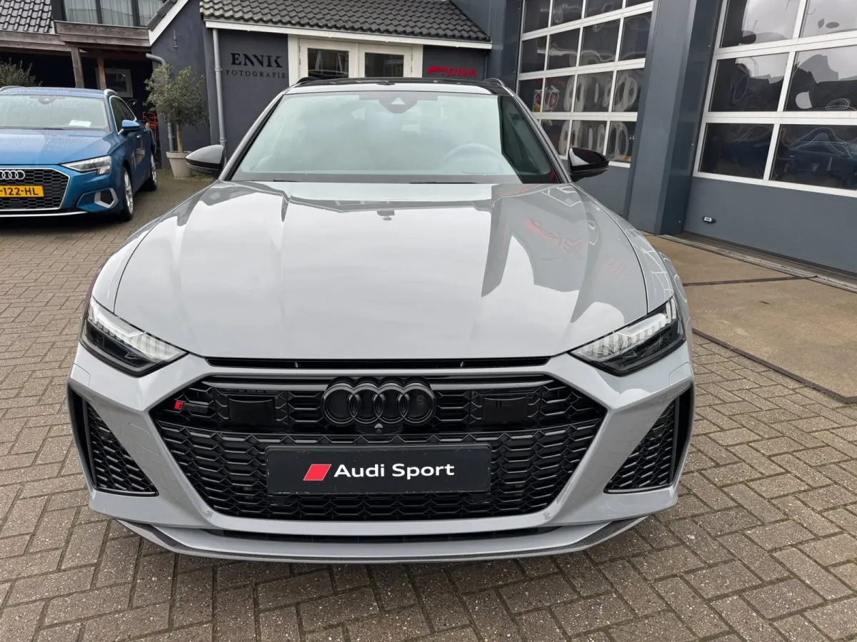 4.0 TFSI quattro Dynamic Plus / Pano / Night Vision / B&O 3D / Softclose / Keramisch / Carbon Pakket / Alcantara .