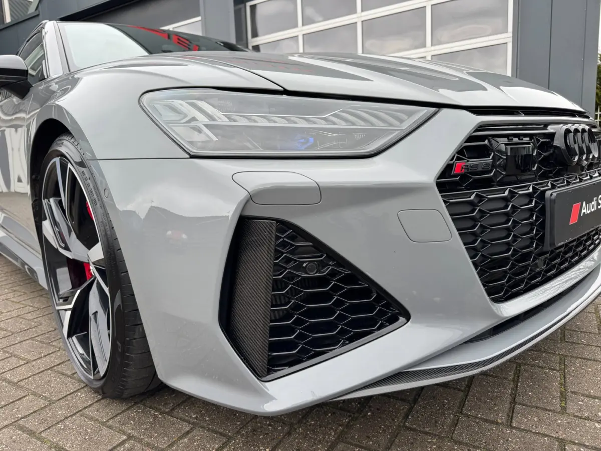 4.0 TFSI quattro Dynamic Plus / Pano / Night Vision / B&O 3D / Softclose / Keramisch / Carbon Pakket / Alcantara .
