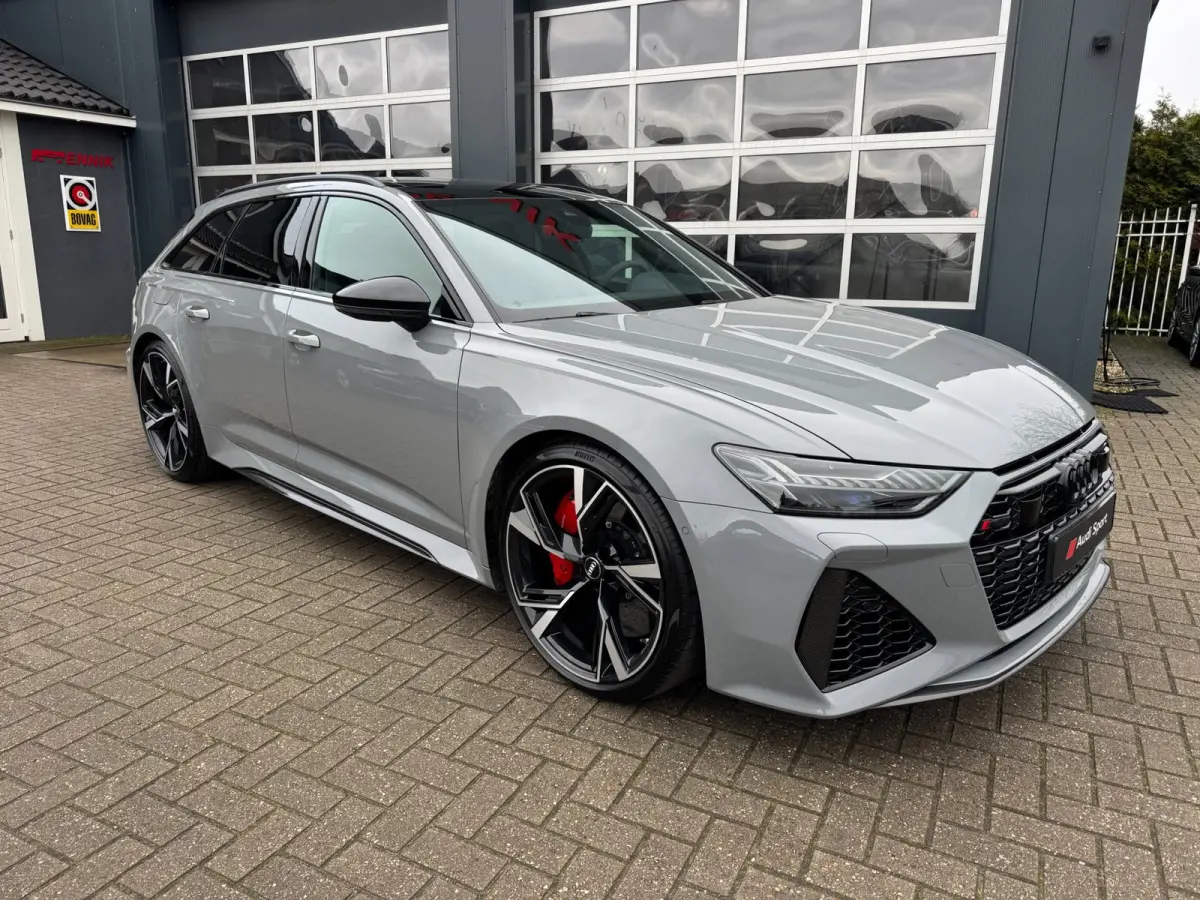 4.0 TFSI quattro Dynamic Plus / Pano / Night Vision / B&O 3D / Softclose / Keramisch / Carbon Pakket / Alcantara .
