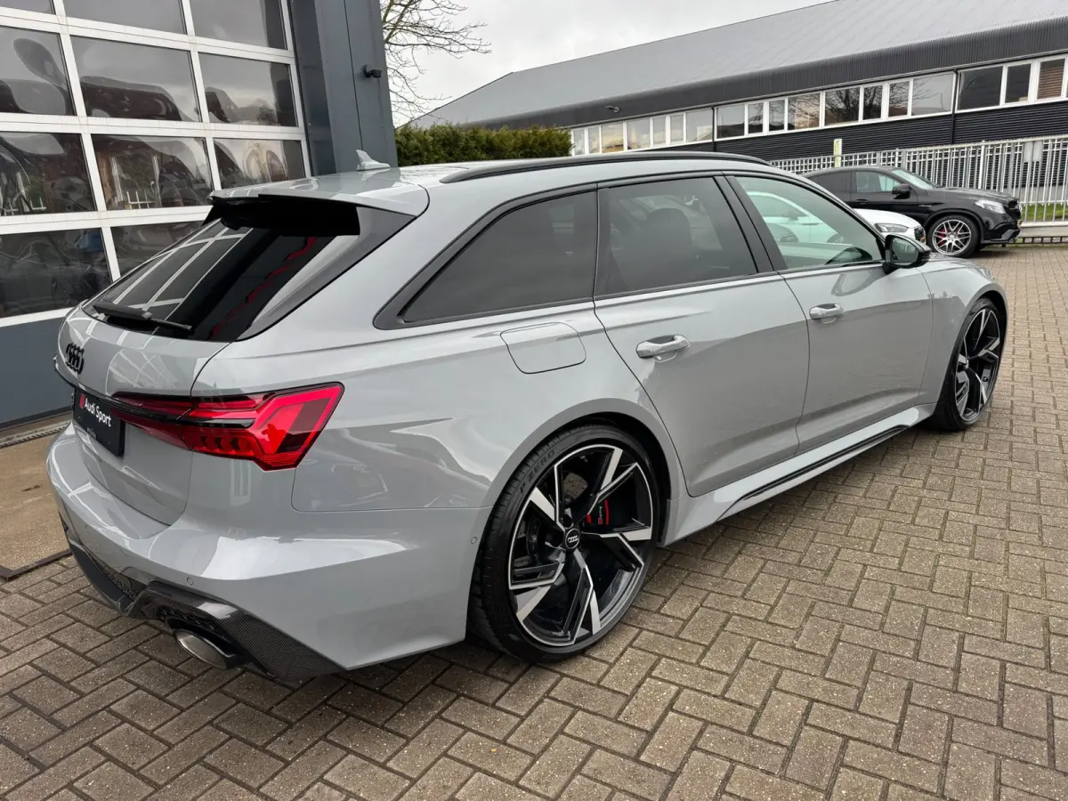 4.0 TFSI quattro Dynamic Plus / Pano / Night Vision / B&O 3D / Softclose / Keramisch / Carbon Pakket / Alcantara .
