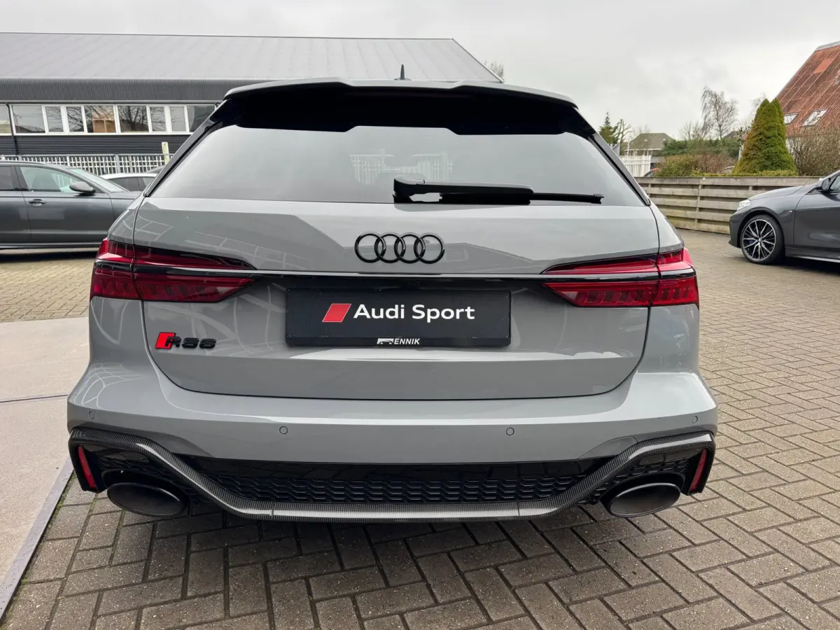 4.0 TFSI quattro Dynamic Plus / Pano / Night Vision / B&O 3D / Softclose / Keramisch / Carbon Pakket / Alcantara .
