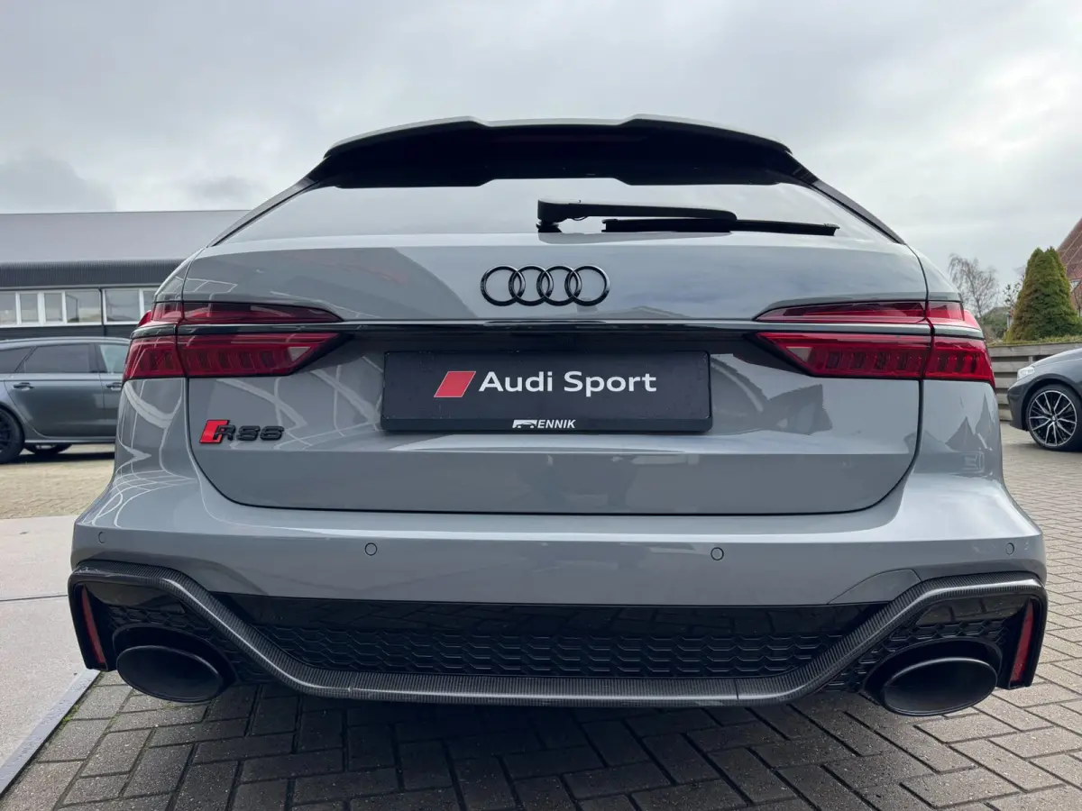 4.0 TFSI quattro Dynamic Plus / Pano / Night Vision / B&O 3D / Softclose / Keramisch / Carbon Pakket / Alcantara .