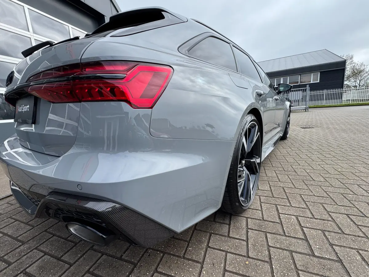 4.0 TFSI quattro Dynamic Plus / Pano / Night Vision / B&O 3D / Softclose / Keramisch / Carbon Pakket / Alcantara .