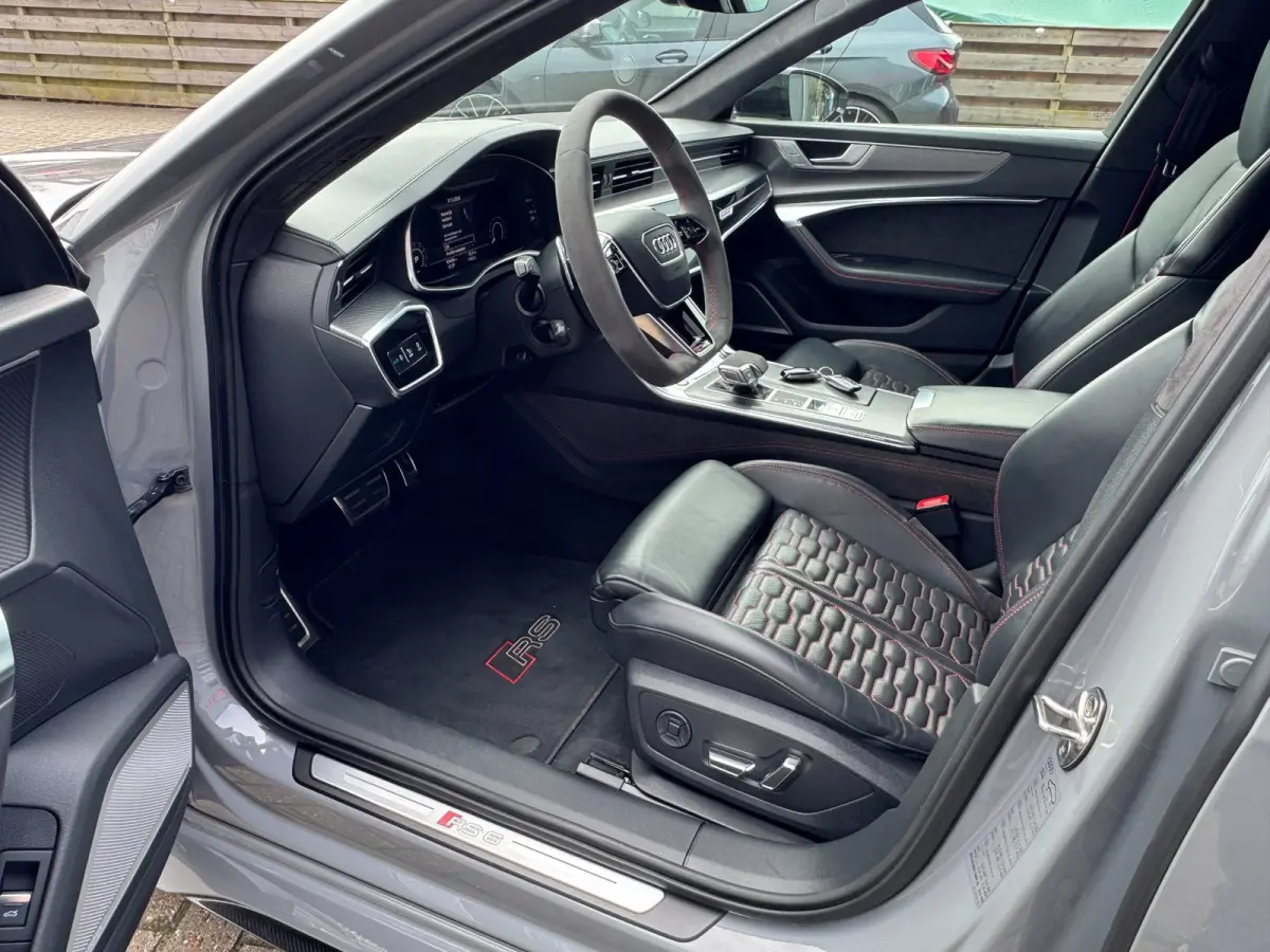 4.0 TFSI quattro Dynamic Plus / Pano / Night Vision / B&O 3D / Softclose / Keramisch / Carbon Pakket / Alcantara .
