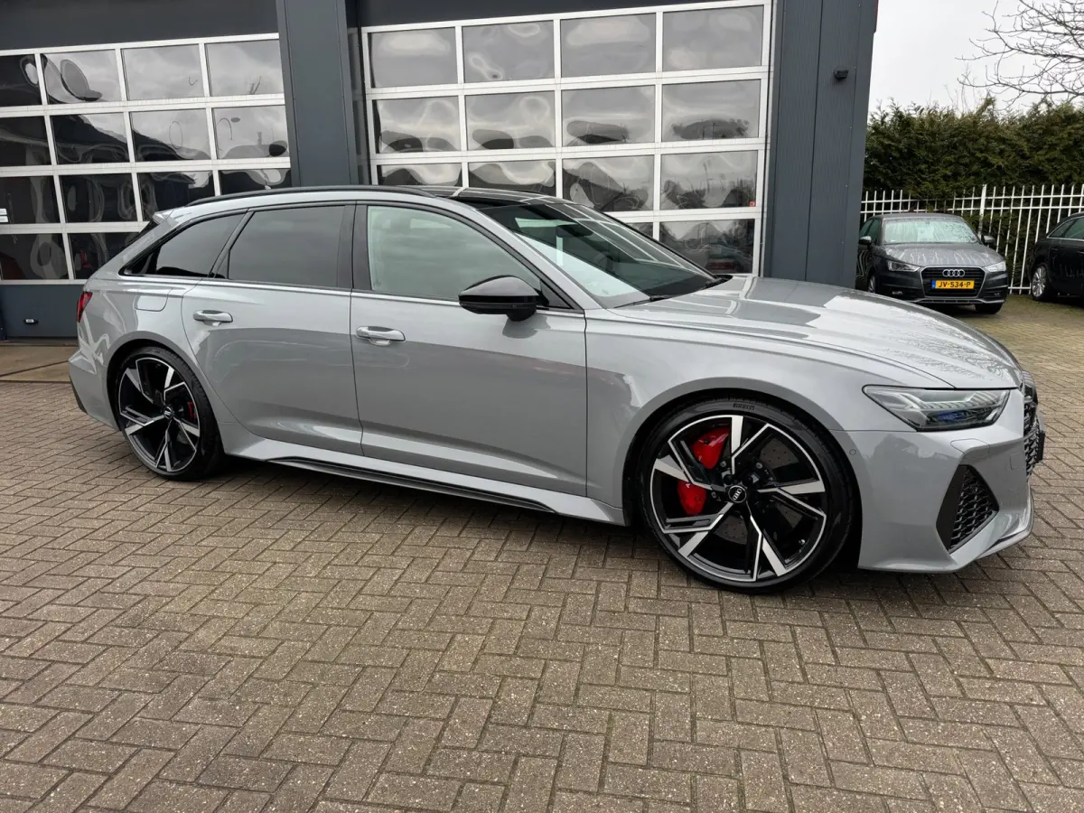 4.0 TFSI quattro Dynamic Plus / Pano / Night Vision / B&O 3D / Softclose / Keramisch / Carbon Pakket / Alcantara .