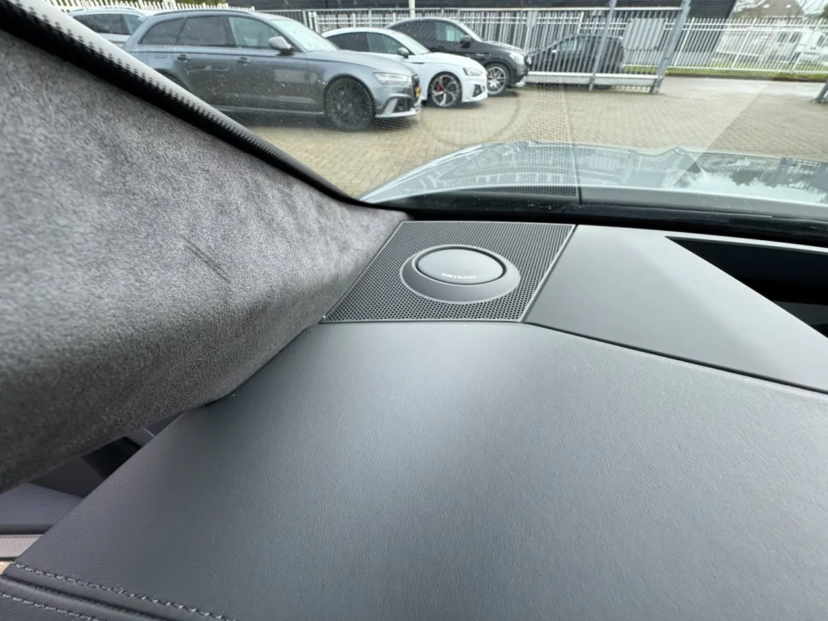 4.0 TFSI quattro Dynamic Plus / Pano / Night Vision / B&O 3D / Softclose / Keramisch / Carbon Pakket / Alcantara .