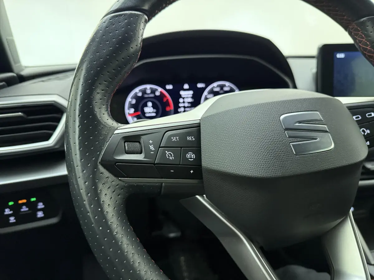 1.0 eTSI FR Business | Automaat | Trekhaak | LED Koplampen | Apple Carplay / Android Auto | Cruise Control |
