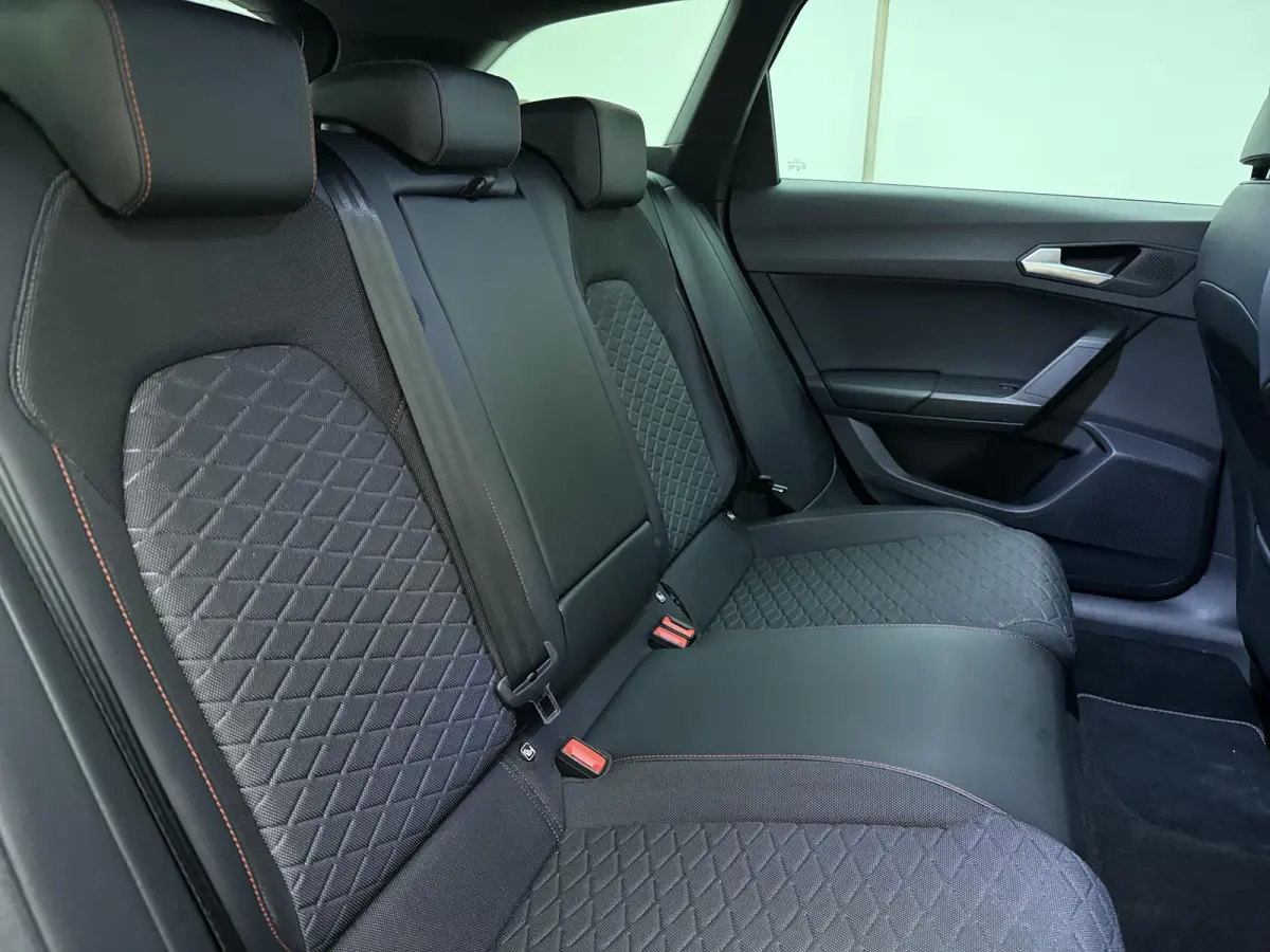 1.0 eTSI FR Business | Automaat | Trekhaak | LED Koplampen | Apple Carplay / Android Auto | Cruise Control |