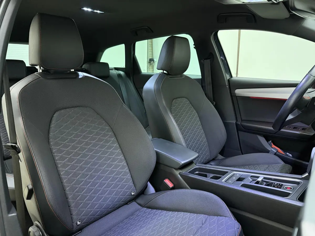 1.0 eTSI FR Business | Automaat | Trekhaak | LED Koplampen | Apple Carplay / Android Auto | Cruise Control |