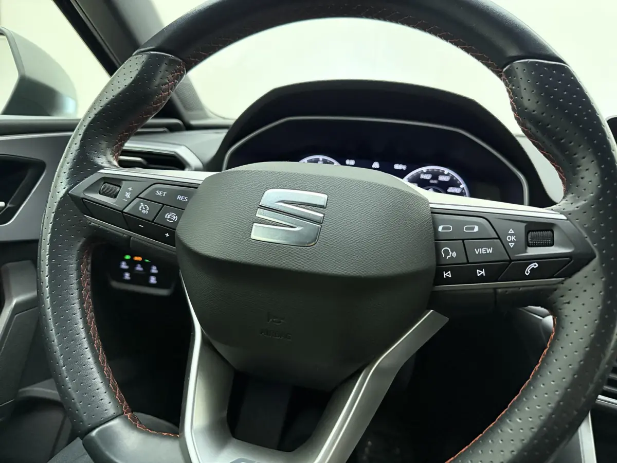 1.0 eTSI FR Business | Automaat | Trekhaak | LED Koplampen | Apple Carplay / Android Auto | Cruise Control |