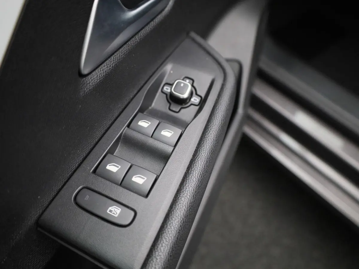 1.2 Edition | Apple Carplay/Android Auto | Electronic climat controle | 16" Lichtmetalen velgen Phantom | BOVAG Garantie (12 maanden) | 14 dagen omruilgarantie |