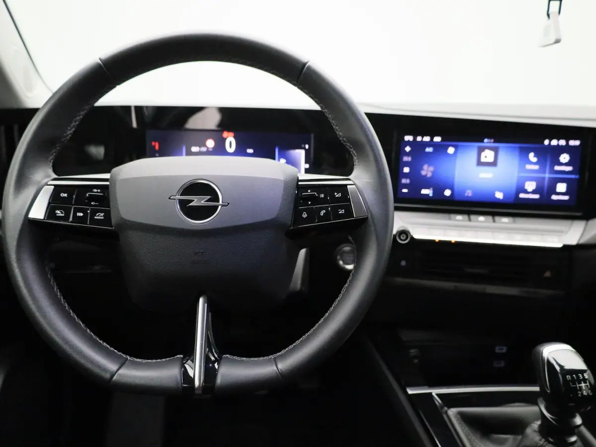 1.2 Turbo | Apple Carplay/Android Auto | Airco (automatisch) | Navigatiesysteem | 16" Lichtmetalen velgen Phantom | BOVAG Garantie (12 maanden) |