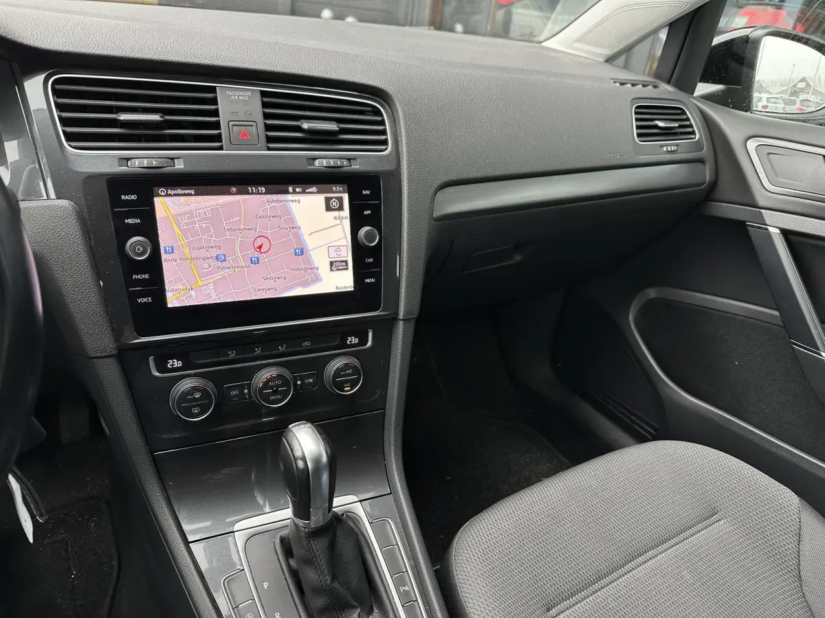 1.0 TSI Comfortline | Zeer Nette Staat | AUTOMAAT | NL AUTO | Parkeersensoren Voor en Achter | Adaptive Cruise Controle | All Season Banden | Navigatie | 2 Sleutels |