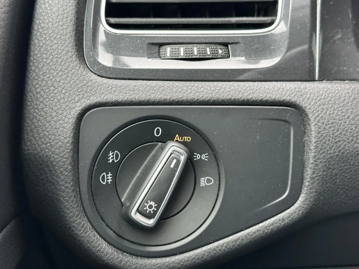 1.0 TSI Comfortline | Zeer Nette Staat | AUTOMAAT | NL AUTO | Parkeersensoren Voor en Achter | Adaptive Cruise Controle | All Season Banden | Navigatie | 2 Sleutels |