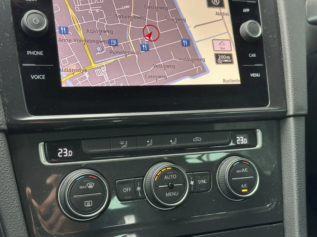 1.0 TSI Comfortline | Zeer Nette Staat | AUTOMAAT | NL AUTO | Parkeersensoren Voor en Achter | Adaptive Cruise Controle | All Season Banden | Navigatie | 2 Sleutels |