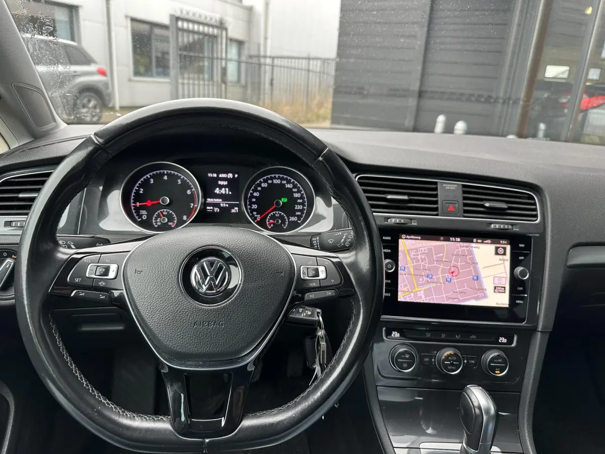 1.0 TSI Comfortline | Zeer Nette Staat | AUTOMAAT | NL AUTO | Parkeersensoren Voor en Achter | Adaptive Cruise Controle | All Season Banden | Navigatie | 2 Sleutels |