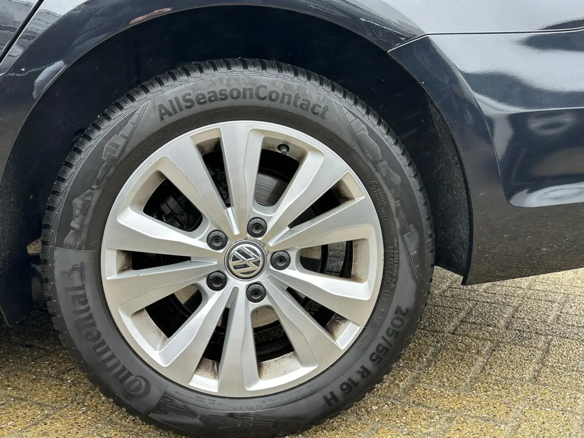 1.0 TSI Comfortline | Zeer Nette Staat | AUTOMAAT | NL AUTO | Parkeersensoren Voor en Achter | Adaptive Cruise Controle | All Season Banden | Navigatie | 2 Sleutels |