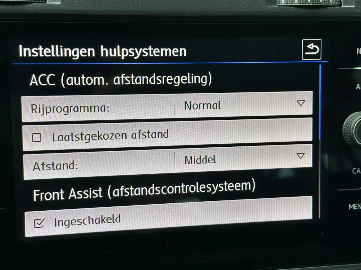 1.0 TSI Comfortline | Zeer Nette Staat | AUTOMAAT | NL AUTO | Parkeersensoren Voor en Achter | Adaptive Cruise Controle | All Season Banden | Navigatie | 2 Sleutels |
