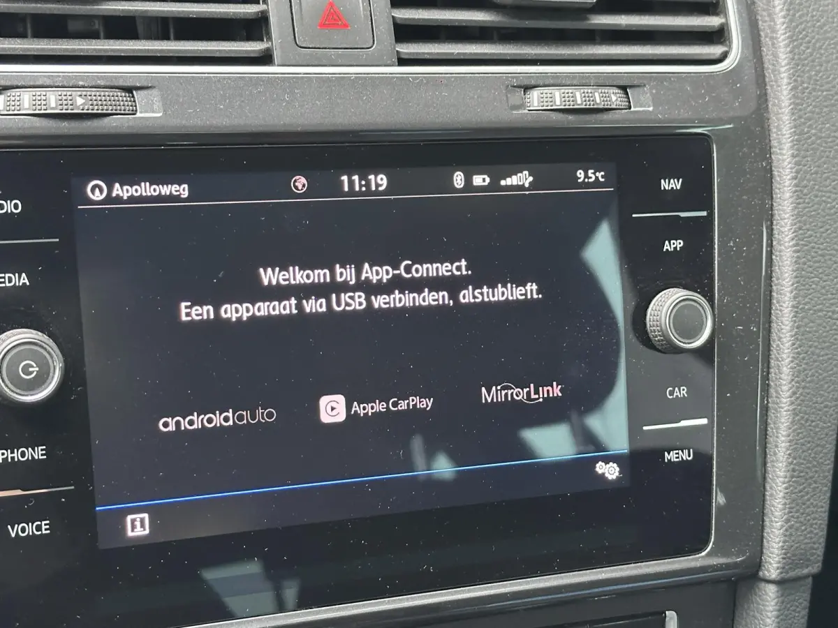 1.0 TSI Comfortline | Zeer Nette Staat | AUTOMAAT | NL AUTO | Parkeersensoren Voor en Achter | Adaptive Cruise Controle | All Season Banden | Navigatie | 2 Sleutels |