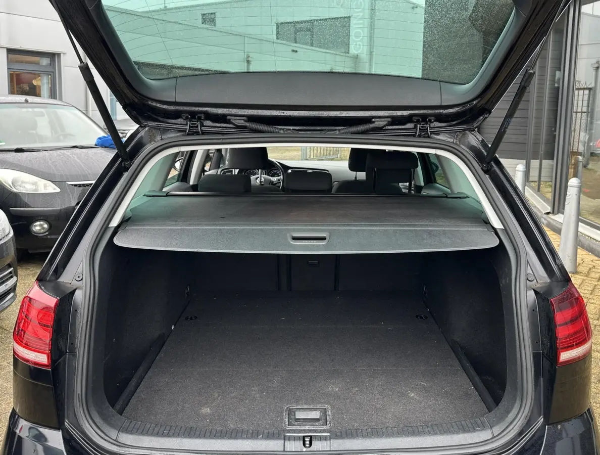 1.0 TSI Comfortline | Zeer Nette Staat | AUTOMAAT | NL AUTO | Parkeersensoren Voor en Achter | Adaptive Cruise Controle | All Season Banden | Navigatie | 2 Sleutels |