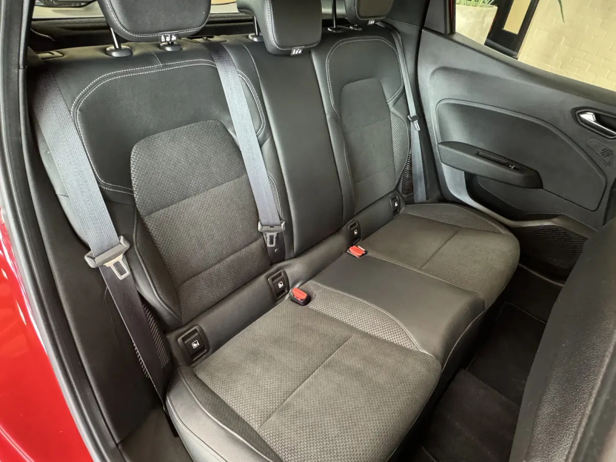 1.6 E-Tech Hybrid 140 Intens, Navi | PDC V+A | 360 camera |16 inch velgen | carplay |cruise control | Perfect onderhouden!