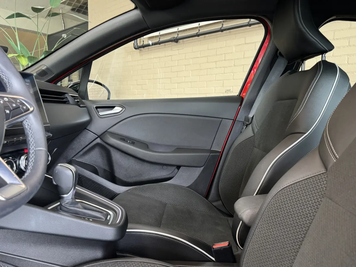 1.6 E-Tech Hybrid 140 Intens, Navi | PDC V+A | 360 camera |16 inch velgen | carplay |cruise control | Perfect onderhouden!