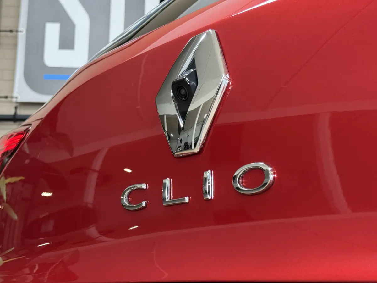 1.6 E-Tech Hybrid 140 Intens, Navi | PDC V+A | 360 camera |16 inch velgen | carplay |cruise control | Perfect onderhouden!