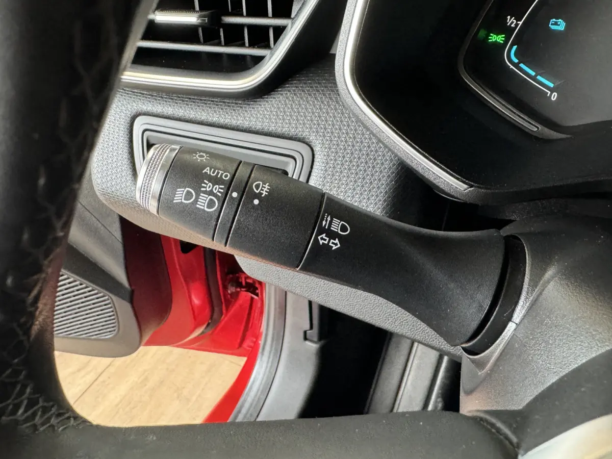 1.6 E-Tech Hybrid 140 Intens, Navi | PDC V+A | 360 camera |16 inch velgen | carplay |cruise control | Perfect onderhouden!