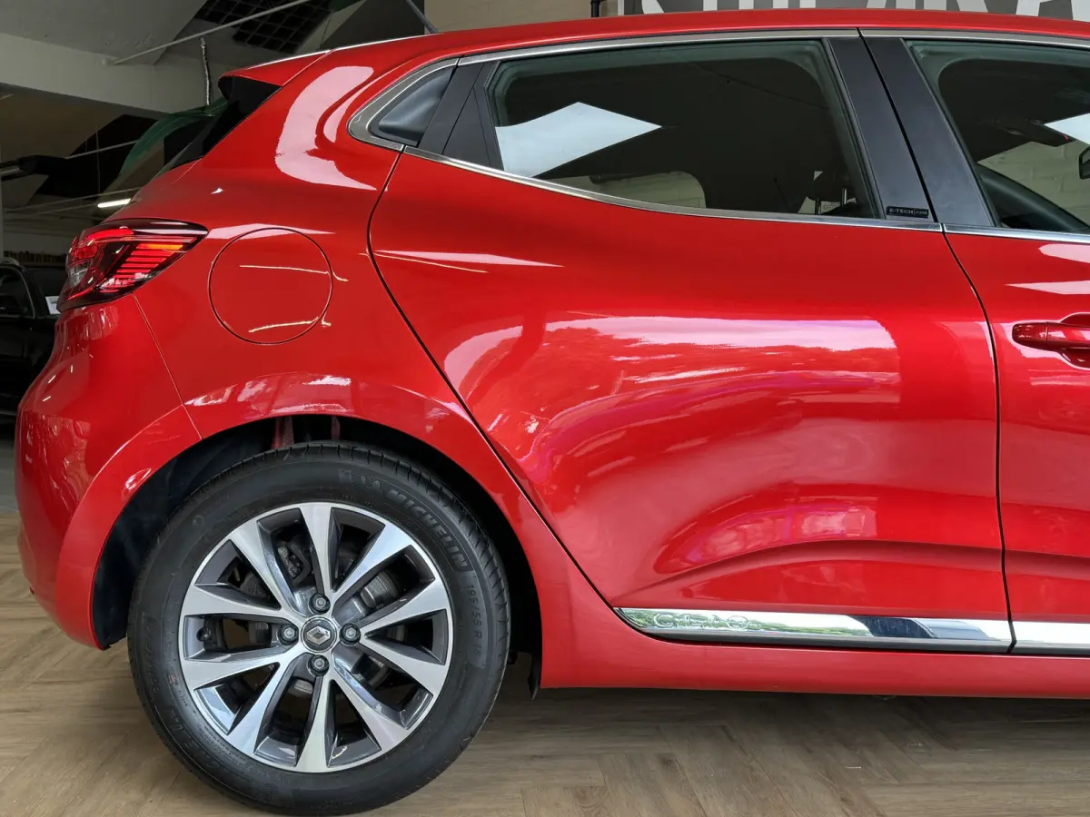 1.6 E-Tech Hybrid 140 Intens, Navi | PDC V+A | 360 camera |16 inch velgen | carplay |cruise control | Perfect onderhouden!