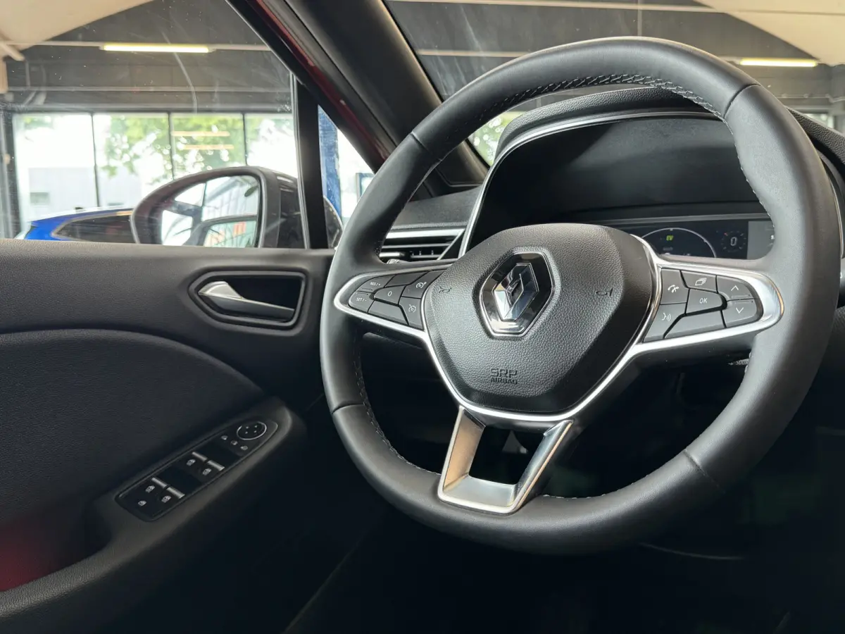 1.6 E-Tech Hybrid 140 Intens, Navi | PDC V+A | 360 camera |16 inch velgen | carplay |cruise control | Perfect onderhouden!
