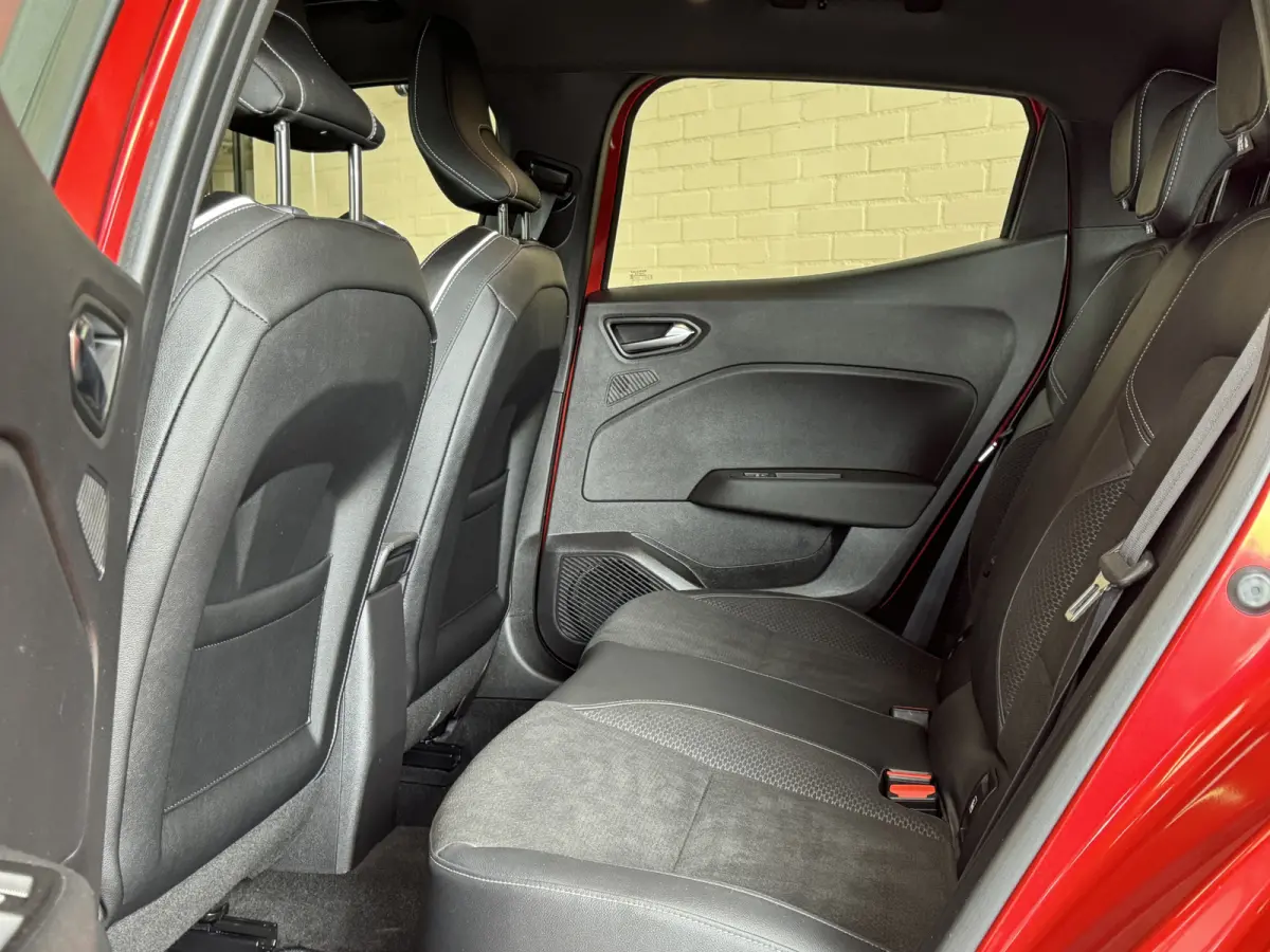 1.6 E-Tech Hybrid 140 Intens, Navi | PDC V+A | 360 camera |16 inch velgen | carplay |cruise control | Perfect onderhouden!