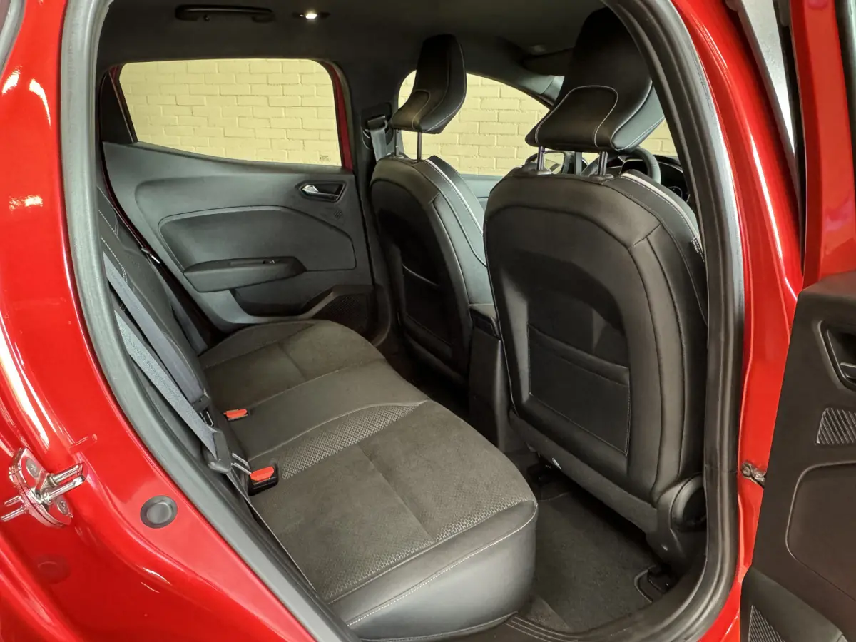 1.6 E-Tech Hybrid 140 Intens, Navi | PDC V+A | 360 camera |16 inch velgen | carplay |cruise control | Perfect onderhouden!