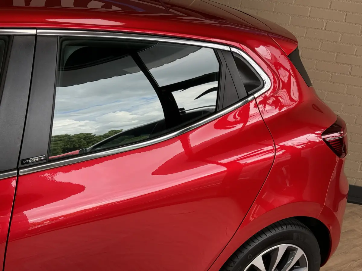 1.6 E-Tech Hybrid 140 Intens, Navi | PDC V+A | 360 camera |16 inch velgen | carplay |cruise control | Perfect onderhouden!