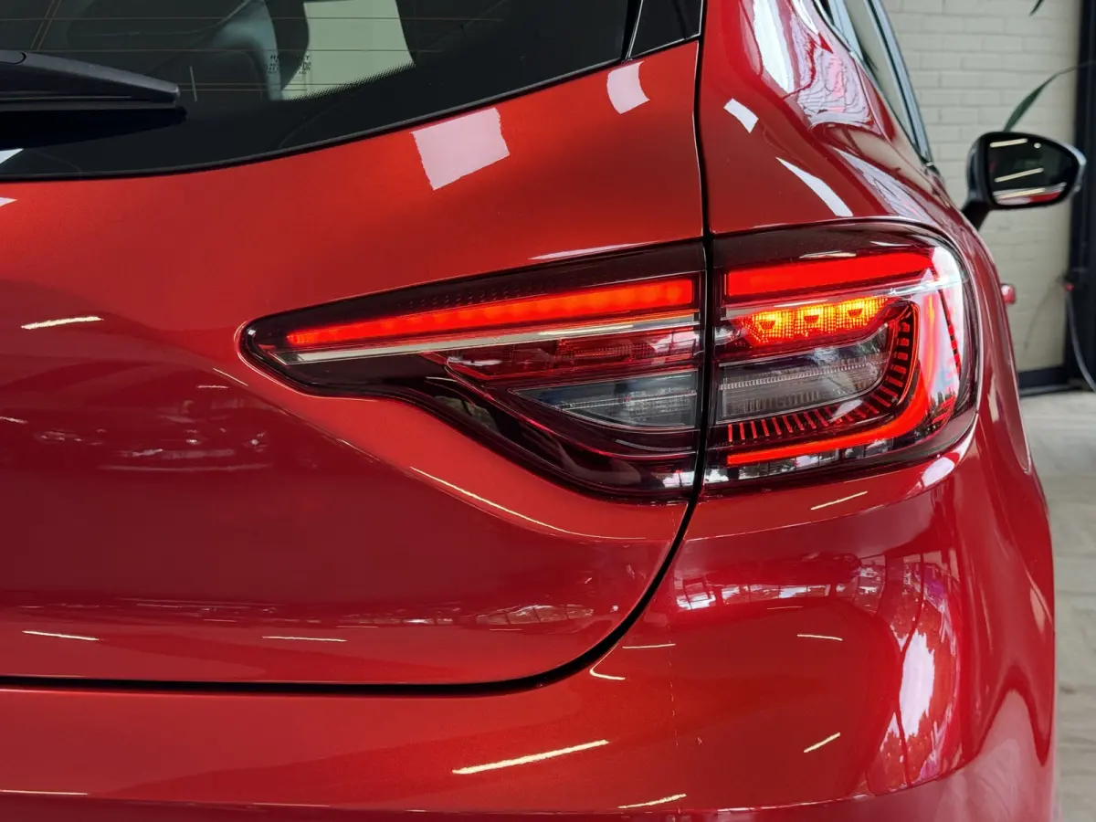 1.6 E-Tech Hybrid 140 Intens, Navi | PDC V+A | 360 camera |16 inch velgen | carplay |cruise control | Perfect onderhouden!
