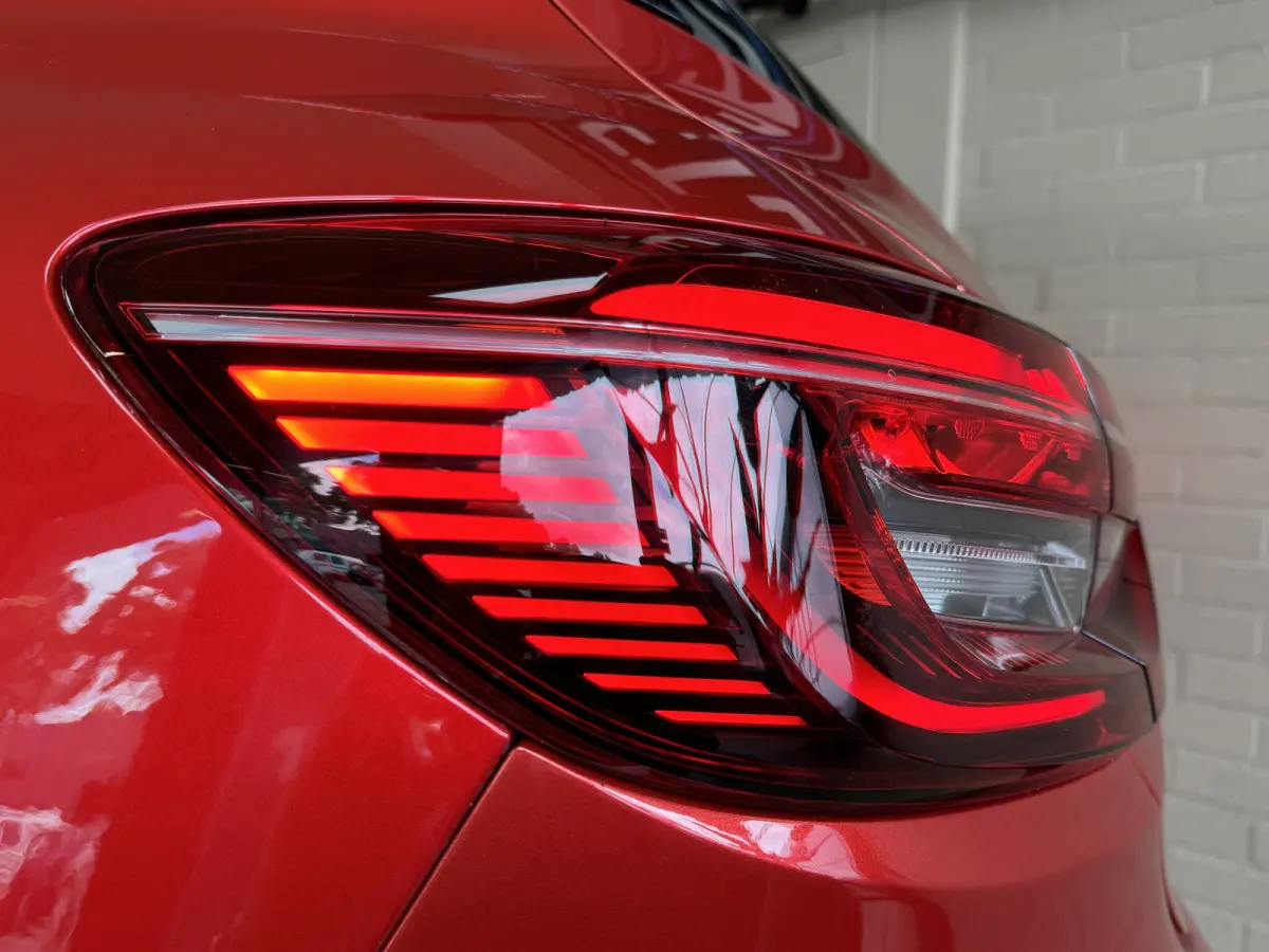 1.6 E-Tech Hybrid 140 Intens, Navi | PDC V+A | 360 camera |16 inch velgen | carplay |cruise control | Perfect onderhouden!