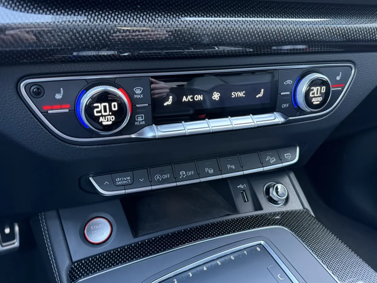 3.0 TFSI SQ5 quattro Pro Line Plus ACC Magnetic Ride Keyless Entry Carplay 360 Camera Carplay Standkachel 21 Inch LMV Carbon sierlijsten Matrix Led