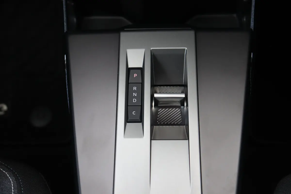 44KWH 113PK EDITION AUTOMAAT / AIRCO / LED / PDC / BLUETOOTH / CRUISECONTROL / 1E EIGENAAR / NIEUWSTAAT !!
