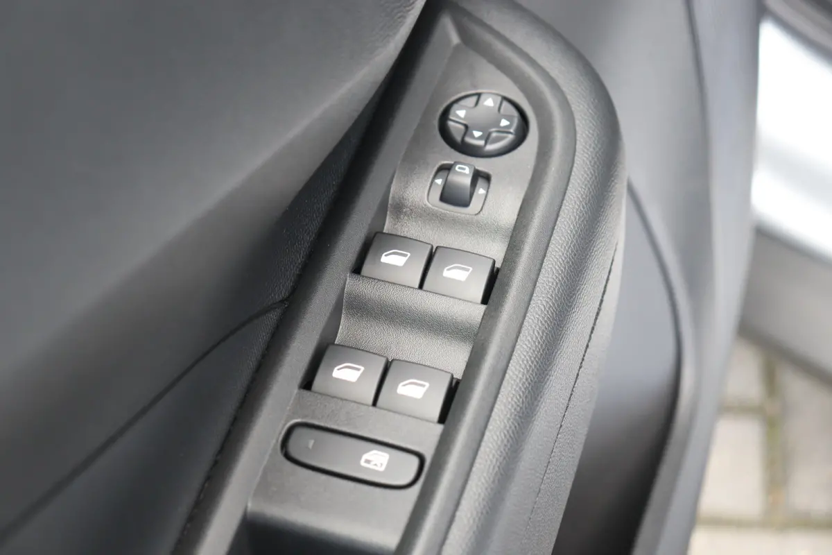 44KWH 113PK EDITION AUTOMAAT / AIRCO / LED / PDC / BLUETOOTH / CRUISECONTROL / 1E EIGENAAR / NIEUWSTAAT !!