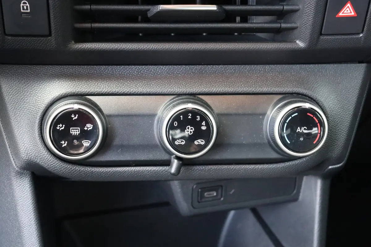 44KWH 113PK EDITION AUTOMAAT / AIRCO / LED / PDC / BLUETOOTH / CRUISECONTROL / 1E EIGENAAR / NIEUWSTAAT !!