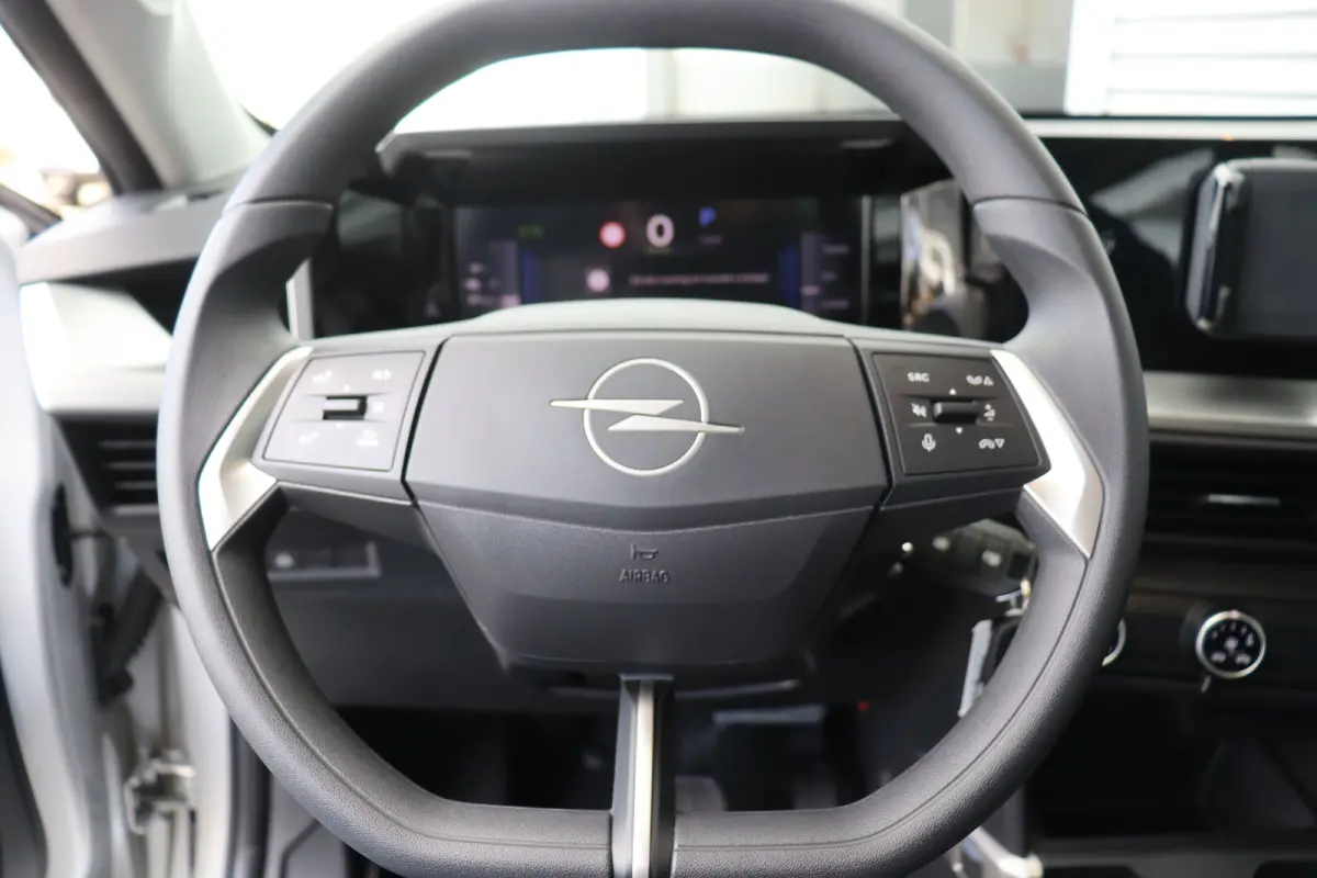 44KWH 113PK EDITION AUTOMAAT / AIRCO / LED / PDC / BLUETOOTH / CRUISECONTROL / 1E EIGENAAR / NIEUWSTAAT !!