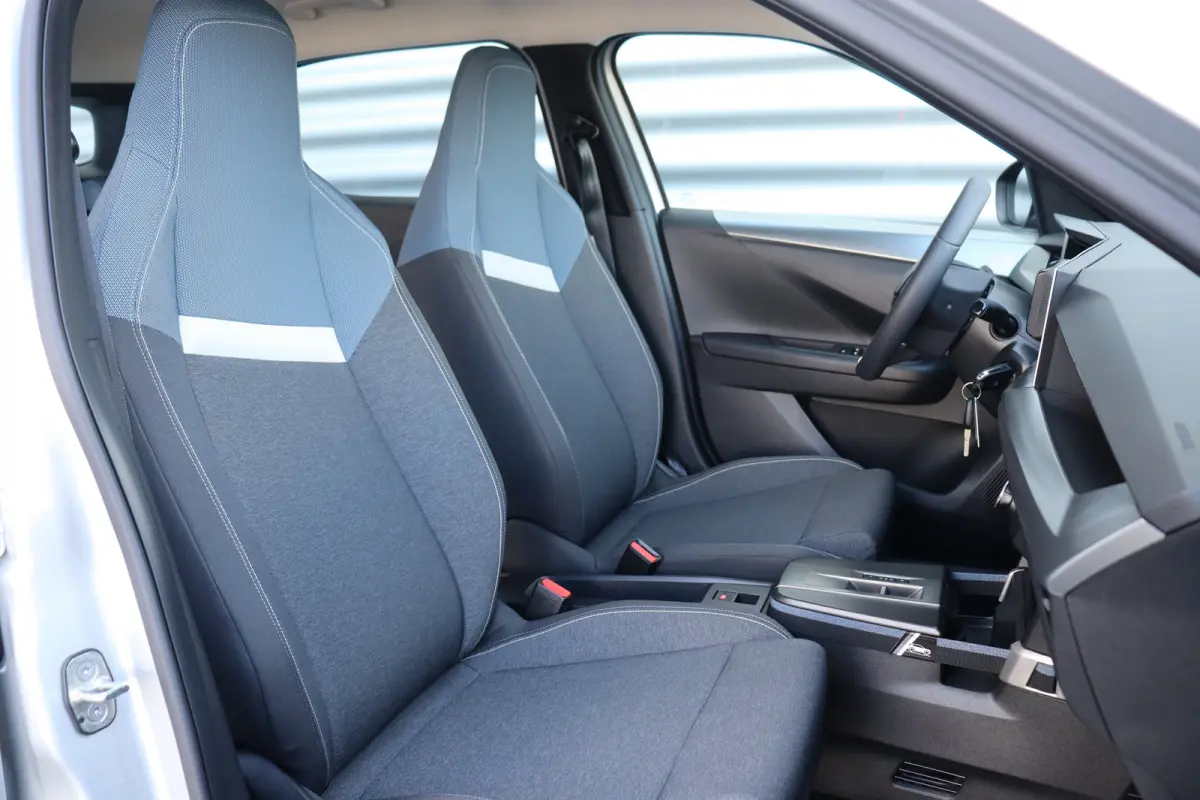 44KWH 113PK EDITION AUTOMAAT / AIRCO / LED / PDC / BLUETOOTH / CRUISECONTROL / 1E EIGENAAR / NIEUWSTAAT !!