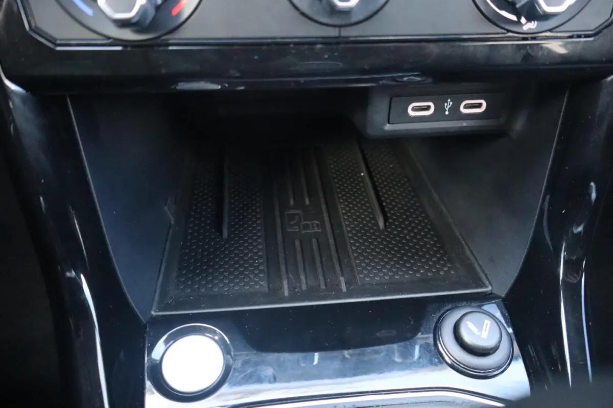 1.0 TSI 115pk Life Edition | Achteruitrijcamera | Navigatie | App Connect