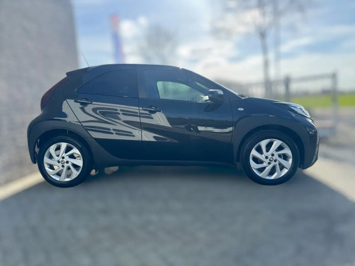 1.0 VVT-i MT Pulse Active CAMERA / ACC / LMV 17 INCH / LEDKOPLAMPEN / HOGE INSTAP / ZEER NETJES