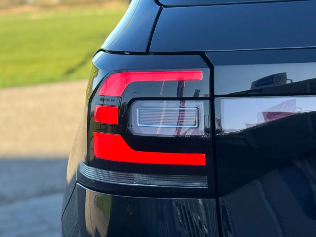 1.0 TSI Life CAMERA / PDC VOOR & ACHTER / CARPLAY / STOELVERWARMING / CLIMATE CONTROL / ELEKTR. INKLAPB SPIEGEL