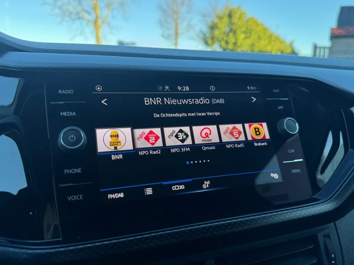 1.0 TSI Life CAMERA / PDC VOOR & ACHTER / CARPLAY / STOELVERWARMING / CLIMATE CONTROL / ELEKTR. INKLAPB SPIEGEL