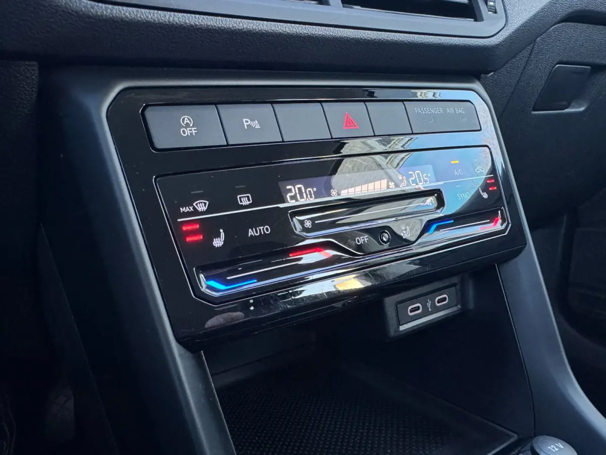 1.0 TSI Life CAMERA / PDC VOOR & ACHTER / CARPLAY / STOELVERWARMING / CLIMATE CONTROL / ELEKTR. INKLAPB SPIEGEL
