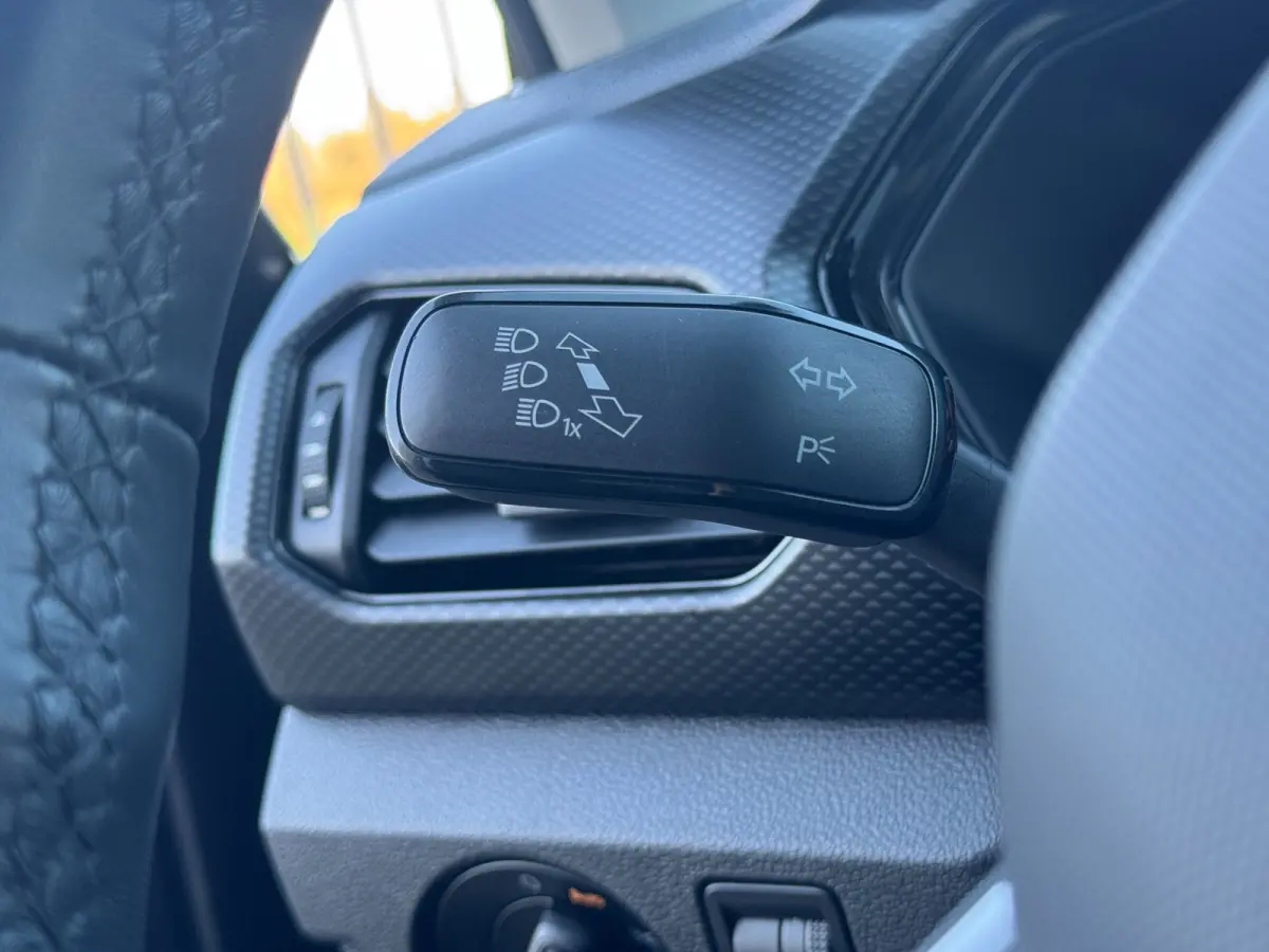 1.0 TSI Life CAMERA / PDC VOOR & ACHTER / CARPLAY / STOELVERWARMING / CLIMATE CONTROL / ELEKTR. INKLAPB SPIEGEL
