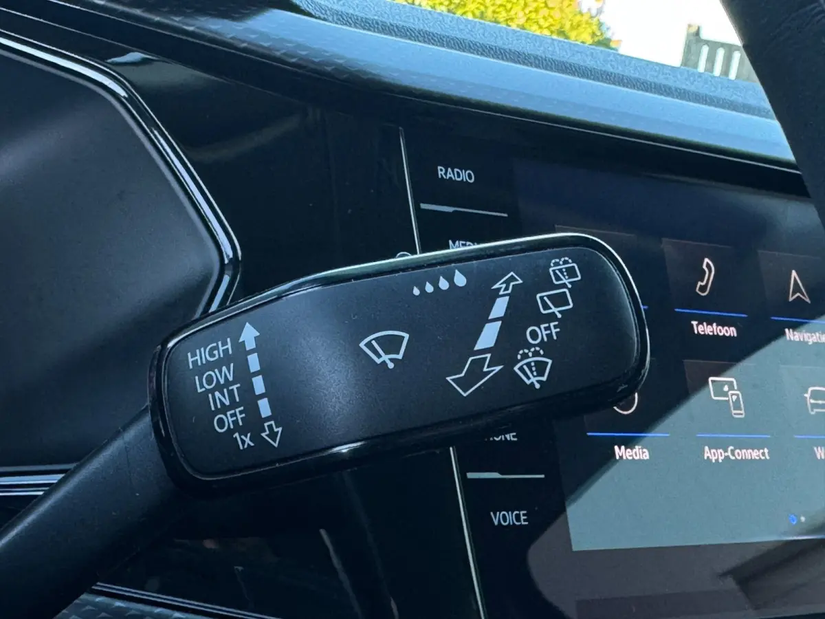 1.0 TSI Life CAMERA / PDC VOOR & ACHTER / CARPLAY / STOELVERWARMING / CLIMATE CONTROL / ELEKTR. INKLAPB SPIEGEL