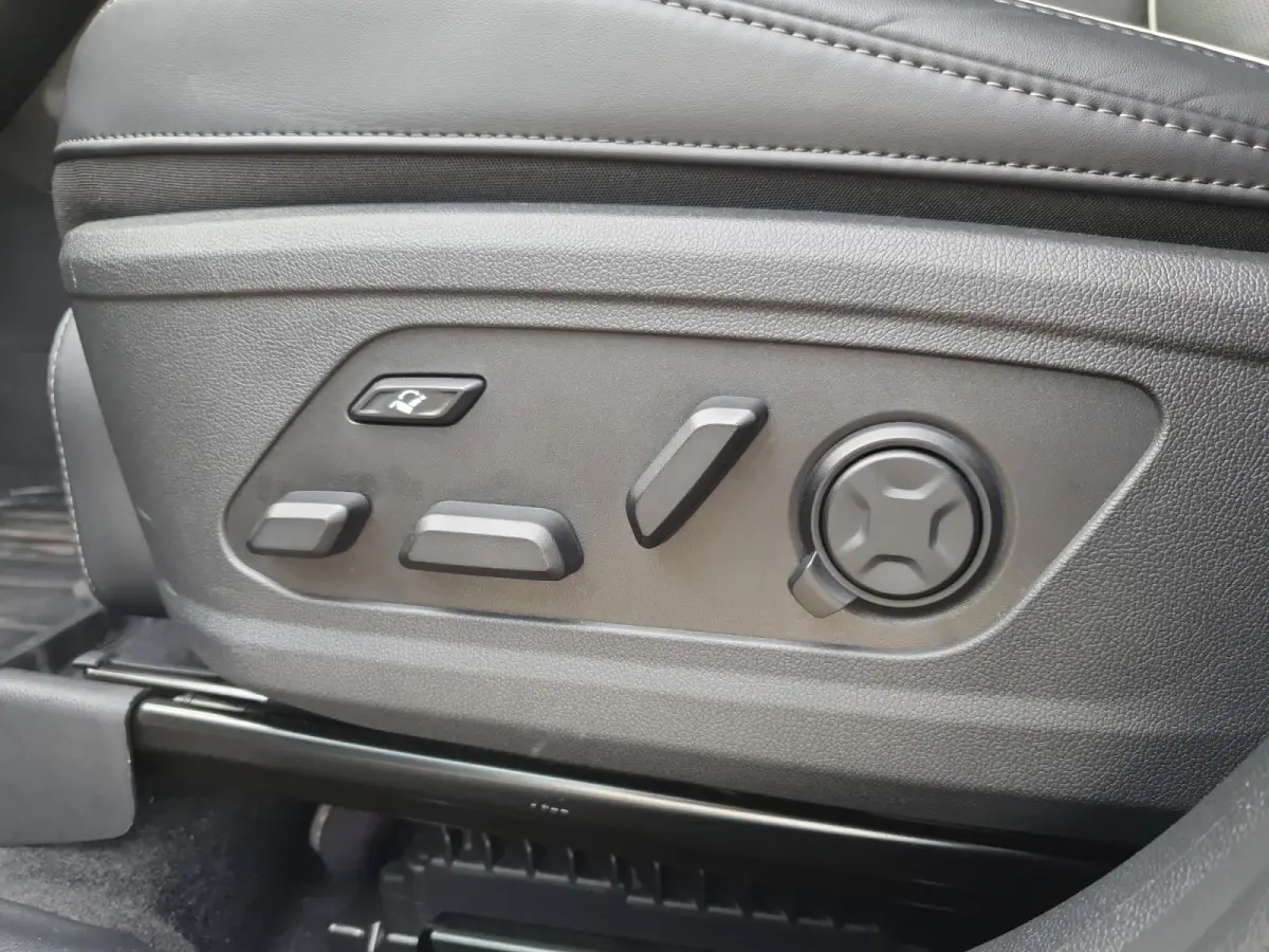 1.6 T-GDi Plug-in Hybrid 4WD ExecutiveLine 7p | Black Pack | Stoel verwarming en ventilatie | Panorama schuifdak | Sidebars | Lichtmetalen velgen 21inch | Lederen bekleding | Elektrisch bedi
